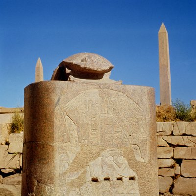 Heilige Skarabäusstatue im Tempel von Amun, errichtet von Amenhotep III. und dem Sonnengott Atum-Kheperre gewidmet, Neues Reich von Egyptian 18th Dynasty